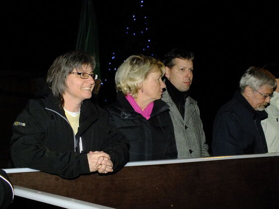 Fraktionsmitglieder der Nienburger SPD an der Eisbahn in Holtorf - (c) SPD-Stadtratsfraktion Nienburg