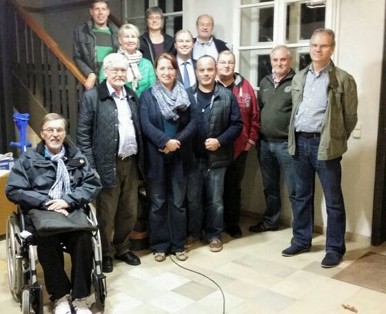 Die SPD-Stadtratsfraktion mit der Museumsleiter im Eingangsbereich des Fresenhofs - (c) SPD-Stadtratsfraktion Nienburg